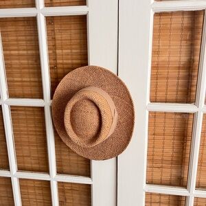 Vintage straw hat! 👒
